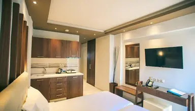 Royal & Suites (Polichrono)