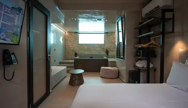 Royal & Suites (Polichrono)