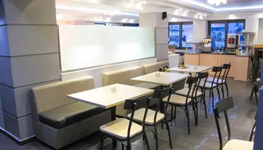 Royal & Suites (Polichrono)