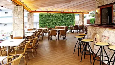 Royal & Suites (Polichrono)