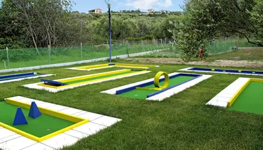 Royal & Suites (Polichrono)