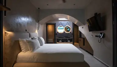 Royal & Suites (Polichrono)
