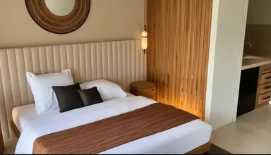 Royal & Suites (Polichrono)