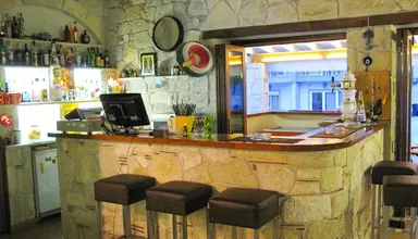 Royal & Suites (Polichrono)