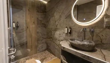 Royal & Suites (Polichrono)