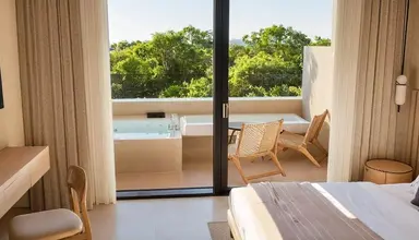 Royal & Suites (Polichrono)