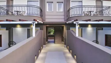 Royal & Suites (Polichrono)