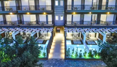 Royal & Suites (Polichrono)