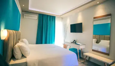 Royal & Suites (Polichrono)