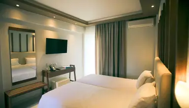 Royal & Suites (Polichrono)