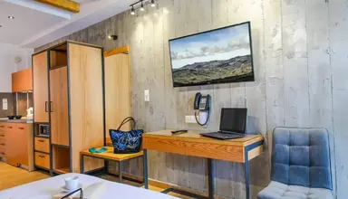 Royal & Suites (Polichrono)
