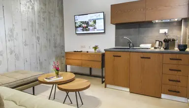 Royal & Suites (Polichrono)