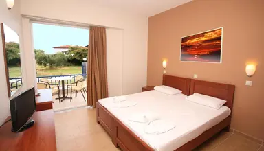 Royal & Suites (Polichrono)
