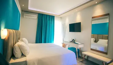 Royal & Suites (Polichrono)