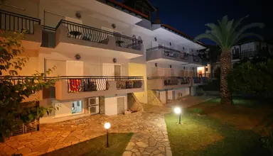 Royal & Suites (Polichrono)