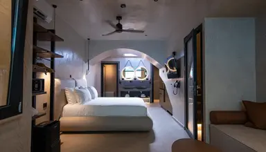 Royal & Suites (Polichrono)