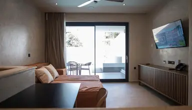 Royal & Suites (Polichrono)