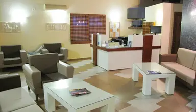 Royal & Suites (Polichrono)
