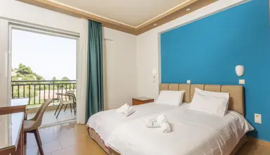 Royal & Suites (Polichrono)