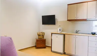 Royal & Suites (Polichrono)