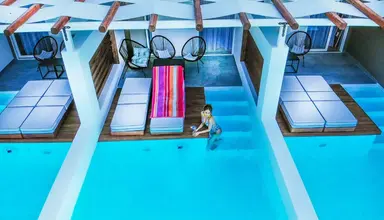 Royal & Suites (Polichrono)