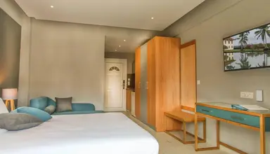 Royal & Suites (Polichrono)