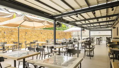 Royal & Suites (Polichrono)