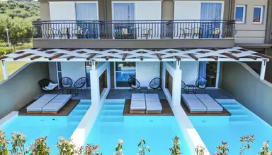 Royal & Suites (Polichrono)