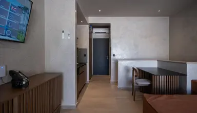 Royal & Suites (Polichrono)