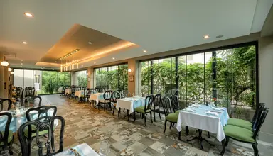 Sailors Beach Club