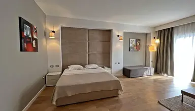 Sandy Beach Resort (Golem)