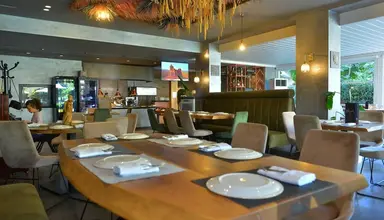 Sandy Beach Resort (Golem)