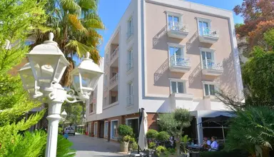 Sandy Beach Resort (Golem)