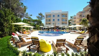 Sandy Beach Resort (Golem)