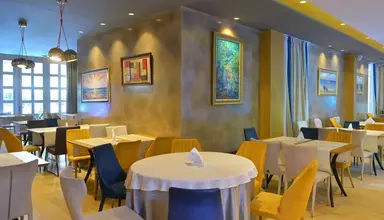 Sandy Beach Resort (Golem)