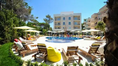 Sandy Beach Resort (Golem)