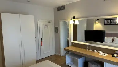 Sandy Beach Resort (Golem)