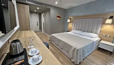 Sandy Beach Resort (Golem)
