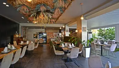 Sandy Beach Resort (Golem)