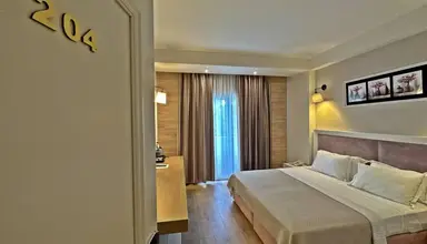 Sandy Beach Resort (Golem)