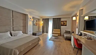 Sandy Beach Resort (Golem)
