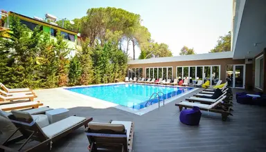 Sandy Beach Resort (Golem)