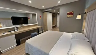 Sandy Beach Resort (Golem)