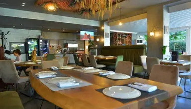 Sandy Beach Resort (Golem)