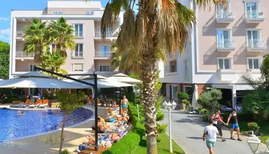 Sandy Beach Resort (Golem)