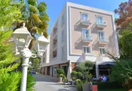 Sandy Beach Resort (Golem)