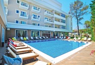 Sandy Beach Resort (Golem)