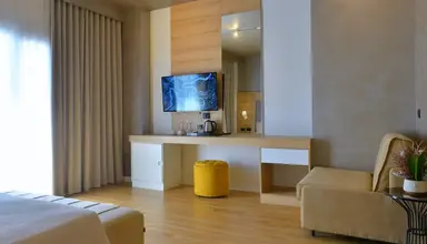 Sandy Beach Resort (Golem)