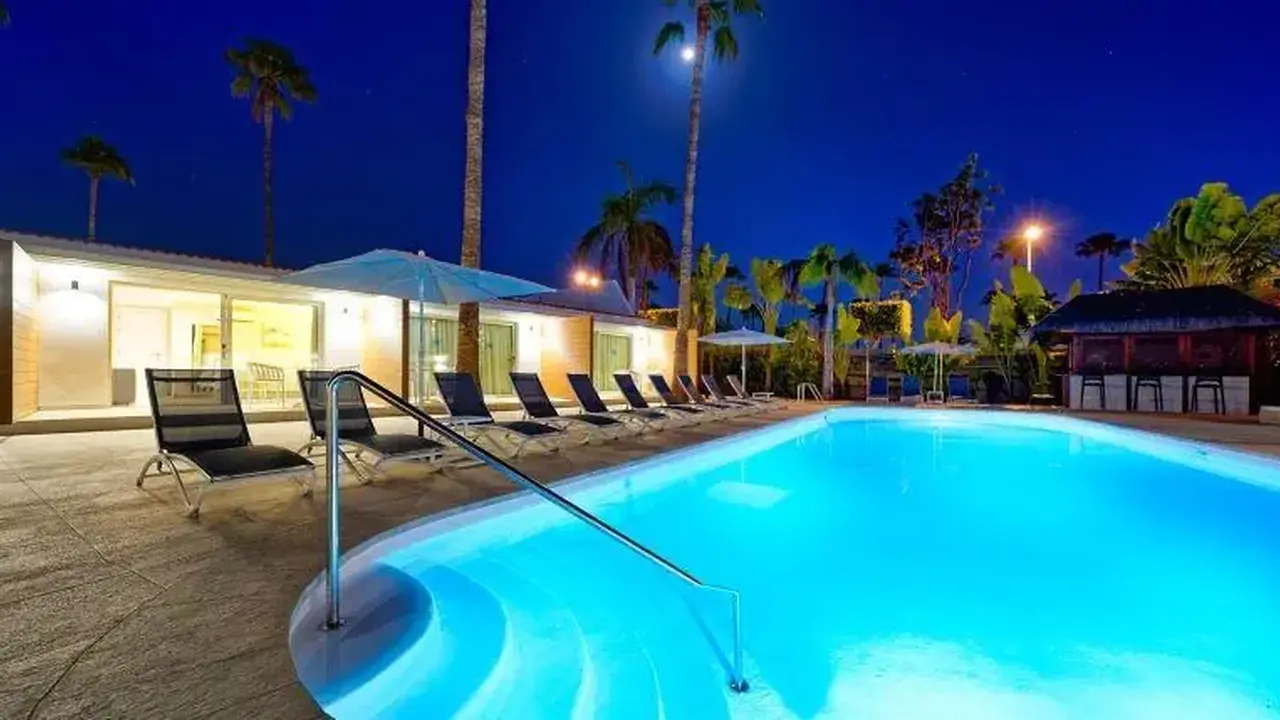 Sanom Beach Resort