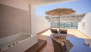 Servatur Casablanca Suites Spa